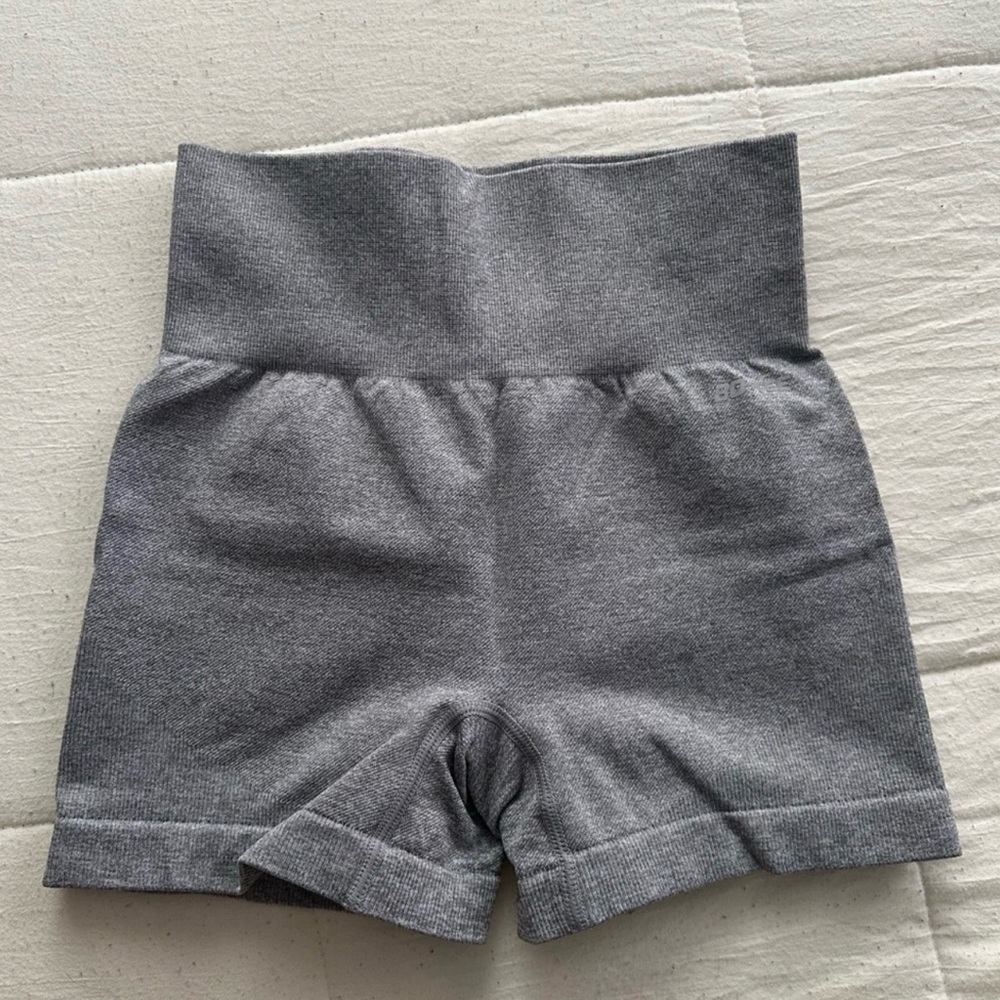 bo+tee workout shorts